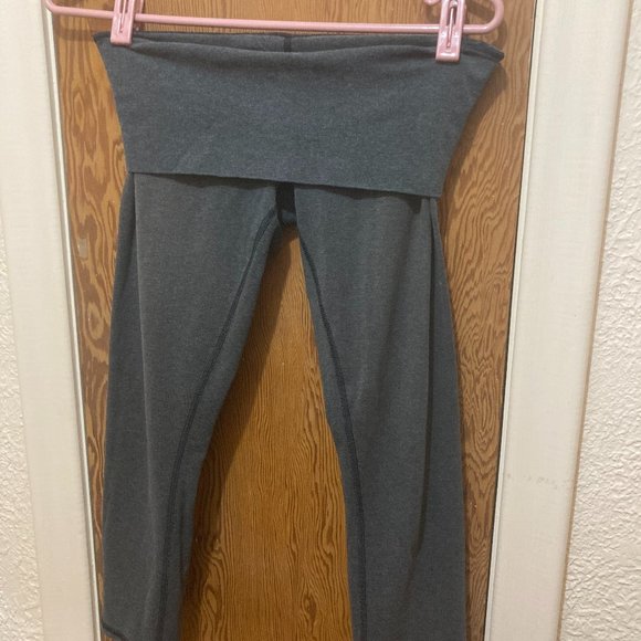 Lululemon Capri Leggings with rolldown waist size 4 - Picture 1 of 4